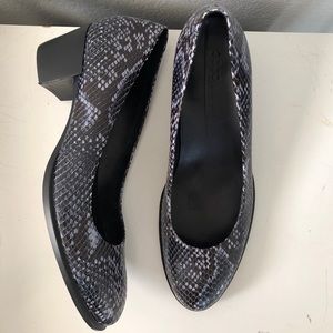 Ecco comfortable pumps